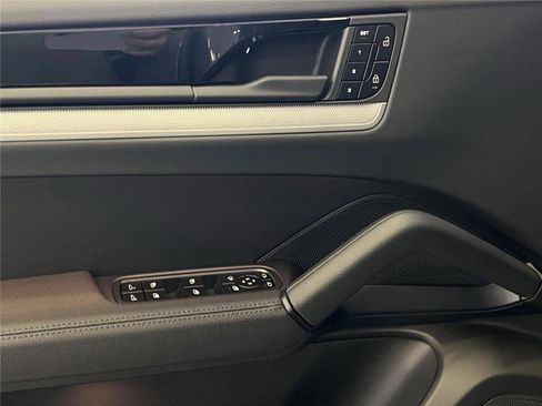 New 2026 Porsche Cayenne image 14