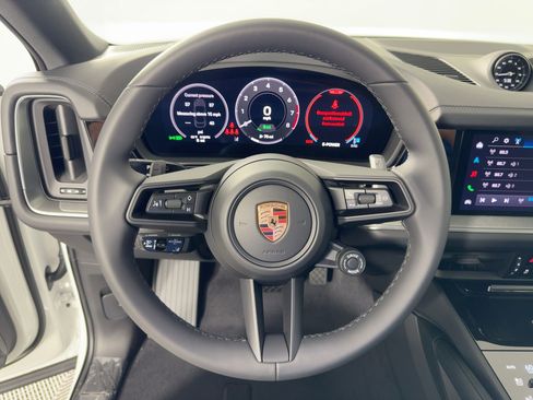 Certified 2026 Porsche Cayenne E-Hybrid Coupe AWD/4WD image 18