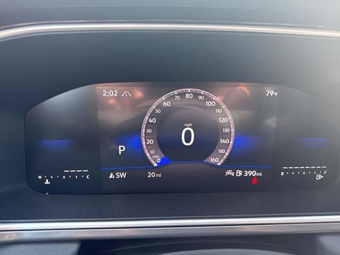 New 2025 Volkswagen Taos SE image 9