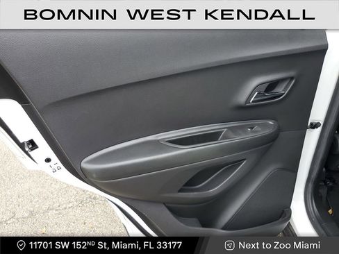 Used 2022 Chevrolet Trax LT w/ LT Convenience Package image 18