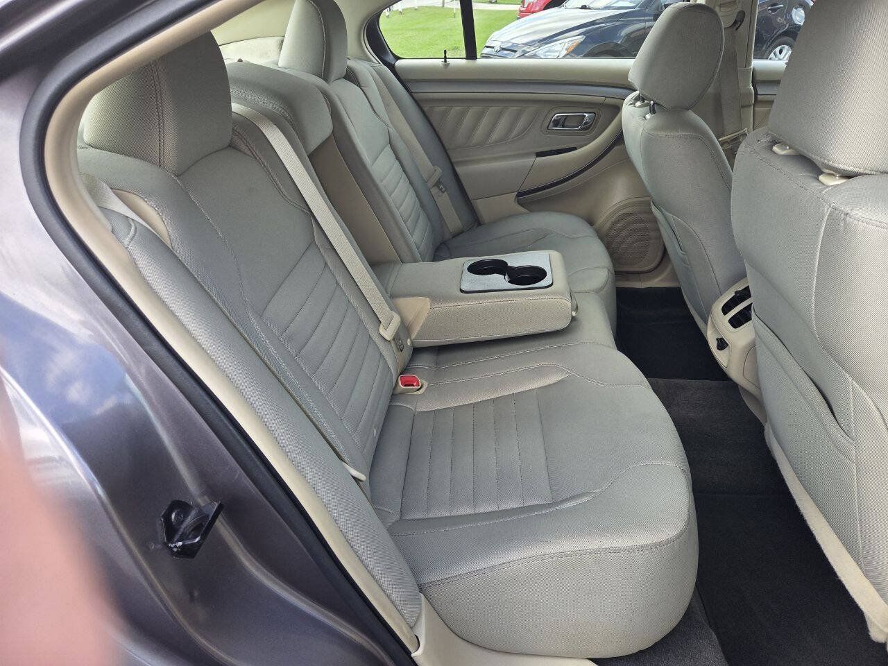 Used 2013 Ford Taurus SE FWD image 15