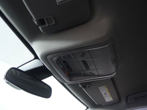 Used 2023 GMC Acadia SLT w/ Technology Package FWD image 18