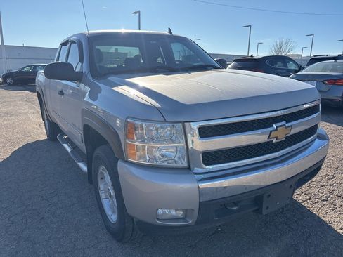 Used 2007 Chevrolet Silverado 1500 LT w/ 1LT Convenience Package image 3