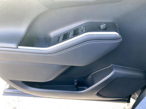 Certified 2025 Toyota Highlander XLE image 9