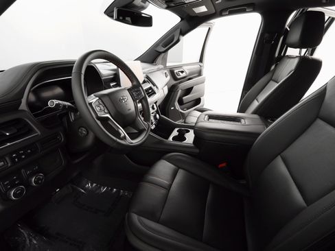 Used 2023 Chevrolet Suburban RST image 13