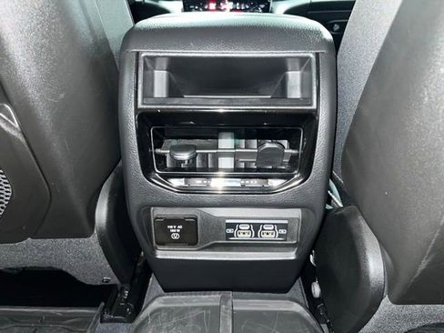 Used 2023 Jeep Grand Cherokee Altitude image 35