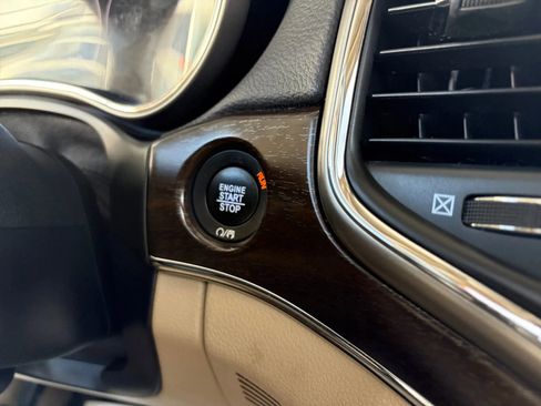 Used 2018 Jeep Grand Cherokee Limited image 24