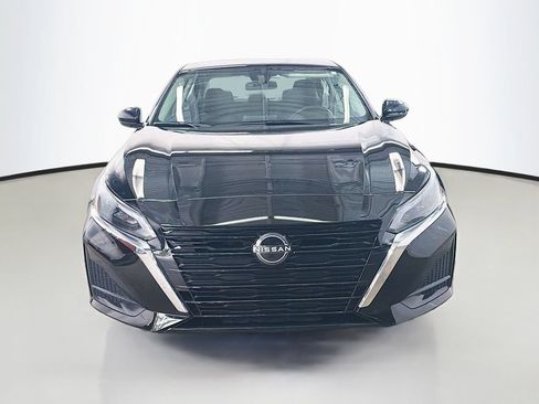 Used 2024 Nissan Altima 2.5 SV FWD image 2