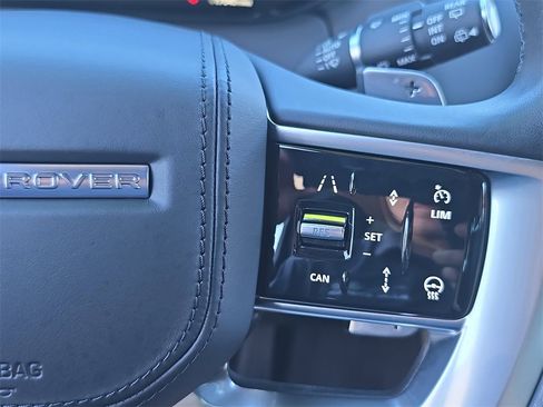 Certified 2025 Land Rover Range Rover SE image 19