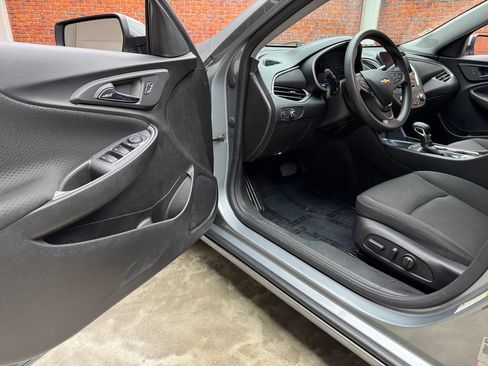 Used 2025 Chevrolet Malibu LT FWD image 9