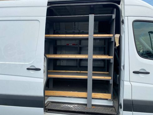 Used 2014 Freightliner Sprinter 2500 RWD image 25