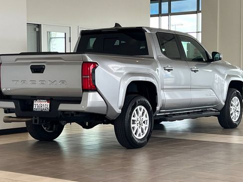 Certified 2025 Toyota Tacoma SR5 w/ SR5 Upgrade Package AWD/4WD image 4