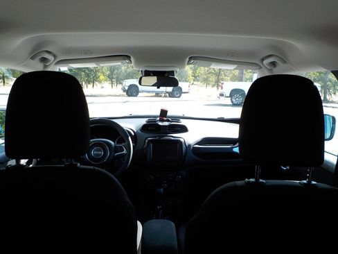 Used 2021 Jeep Renegade Latitude image 10