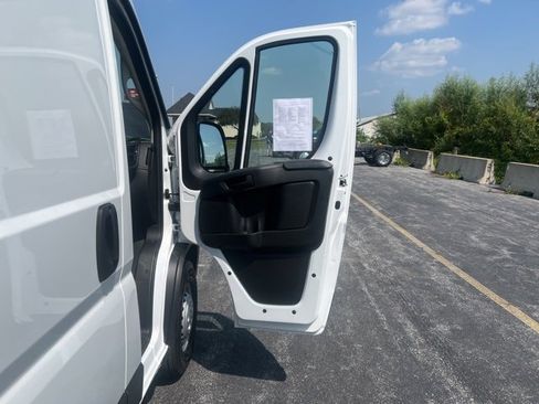 Used 2025 RAM ProMaster 2500 w/ Convenience Group image 14