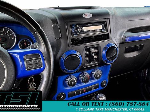 Used 2018 Jeep Wrangler Unlimited Sahara AWD/4WD image 6