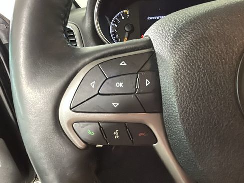 Used 2018 Jeep Grand Cherokee Laredo AWD/4WD image 18
