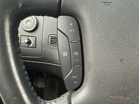 Used 2011 Cadillac DTS image 18