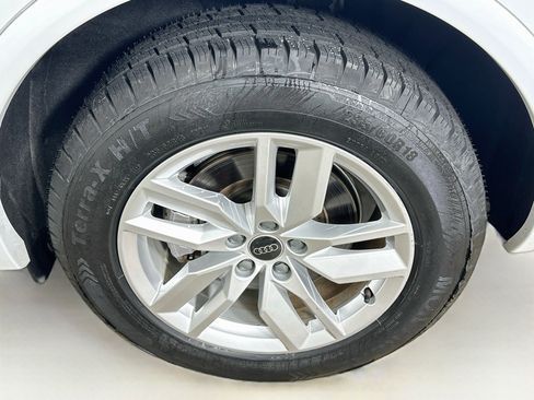 Used 2023 Audi Q5 2.0T Premium w/ Convenience Package AWD/4WD image 11