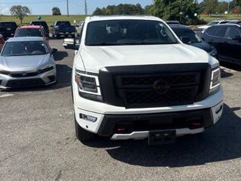 Used 2024 Nissan Titan PRO-4X w/ Pro-4x Convenience Package AWD/4WD image 19