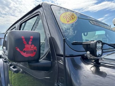 Used 2019 Jeep Wrangler Unlimited Sahara w/ Quick Order Package 24M Moab AWD/4WD image 10