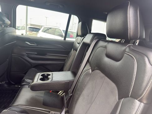 Used 2024 Jeep Grand Cherokee L Altitude AWD/4WD image 33