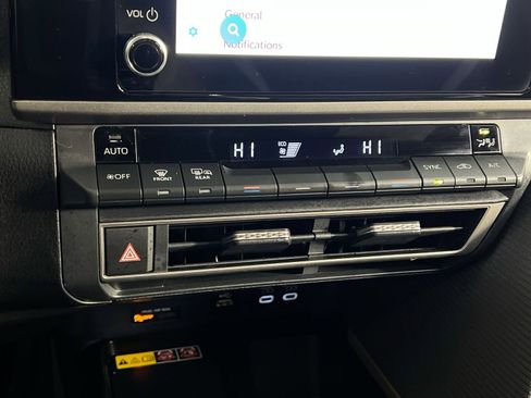 Used 2025 Toyota Camry SE image 25