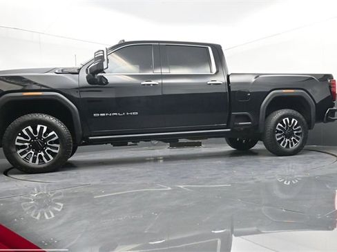 Used 2025 GMC Sierra 2500 Denali Ultimate w/ Max Trailering Package image 13