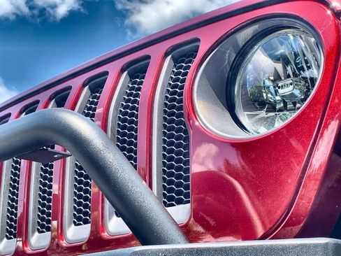 Used 2022 Jeep Wrangler Unlimited Rubicon w/ Cold Weather Group AWD/4WD image 45