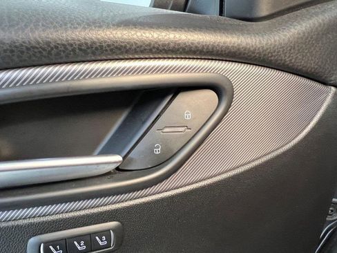 Used 2022 Alfa Romeo Stelvio Veloce image 36