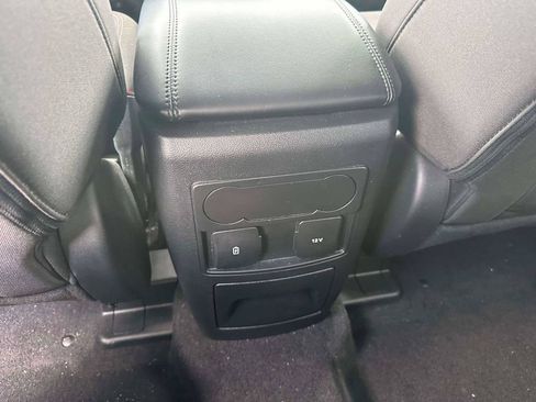 Used 2023 Ford Explorer XLT AWD/4WD image 12