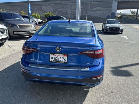Used 2023 Volkswagen Jetta SE w/ Panoramic Sunroof Package FWD image 7