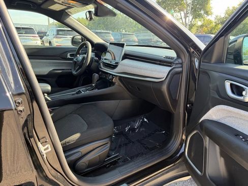 Used 2023 Jeep Compass Sport AWD/4WD image 28