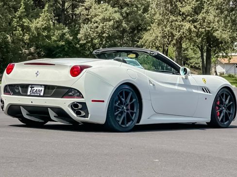 Used 2012 Ferrari California RWD image 4