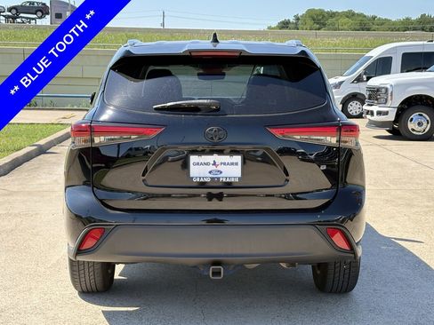 Used 2021 Toyota Highlander XLE FWD image 7
