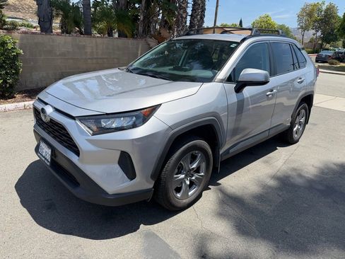 Used 2022 Toyota RAV4 LE AWD/4WD image 6