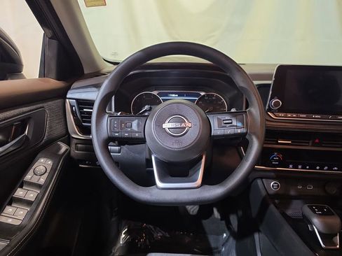 Used 2023 Nissan Rogue SV AWD/4WD image 11