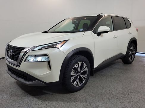Used 2023 Nissan Rogue SV FWD image 3