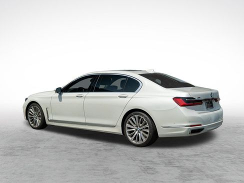 Used 2022 BMW 750i xDrive w/ Executive Package AWD/4WD image 3