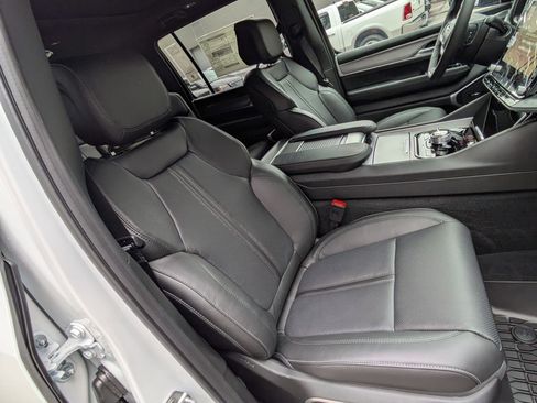 New 2026 Jeep Grand Wagoneer 4WD w/ Premium Group I image 30