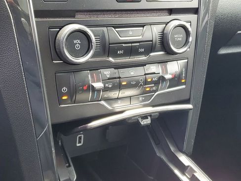 Used 2018 Ford Explorer XLT w/ Equipment Group 202A AWD/4WD image 23