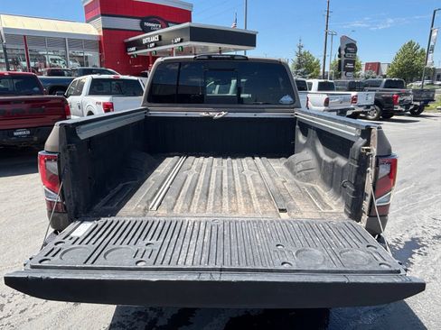 Used 2021 Nissan Titan PRO-4X w/ Pro-4x Convenience Package AWD/4WD image 11