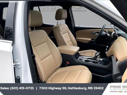 Used 2023 Chevrolet Traverse Premier image 6