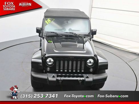 Used 2018 Jeep Wrangler Sahara w/ Dual Top Group AWD/4WD image 31