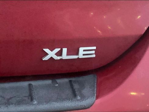 Used 2023 Toyota Highlander XLE image 9