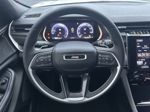 Used 2023 Jeep Grand Cherokee Altitude image 19