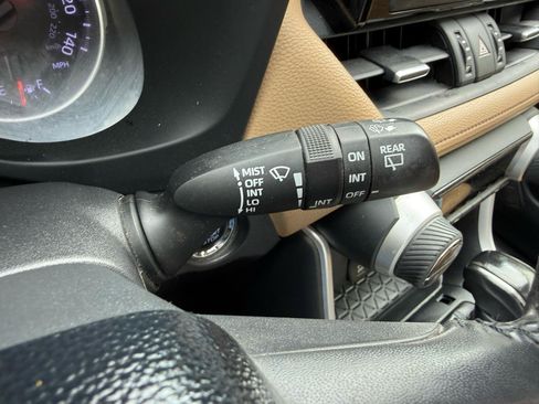 Used 2019 Toyota RAV4 XLE Premium FWD image 28
