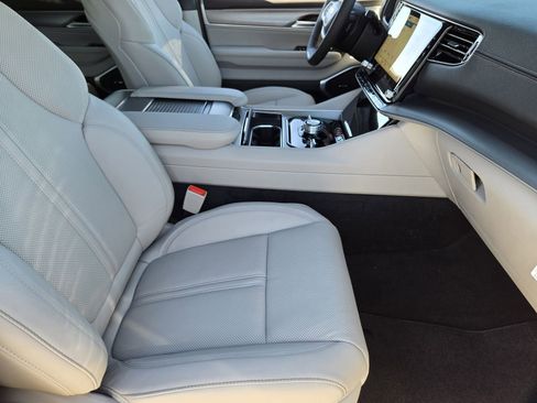 New 2025 Jeep Wagoneer L Series II image 14