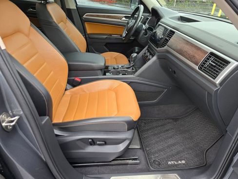 Used 2019 Volkswagen Atlas SEL Premium image 11