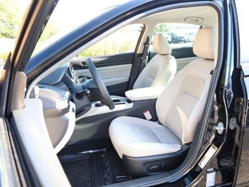 Certified 2025 Nissan Altima 2.5 SV FWD image 8
