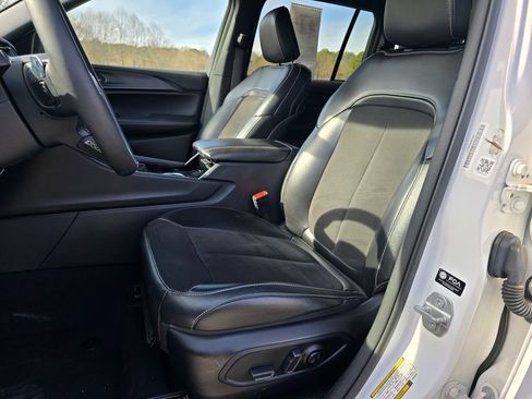 Used 2023 Jeep Grand Cherokee Altitude image 19